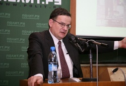Associated professor   ()  .      www.polit.ru